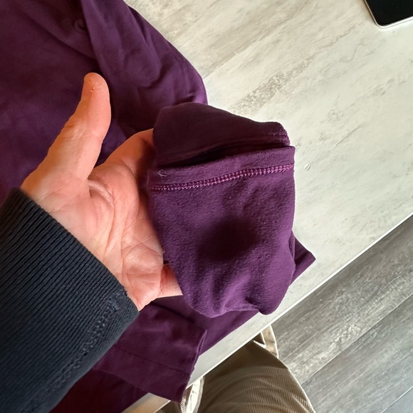 Ultra-soft Lululemon long sleeve top - Picture 4 of 6